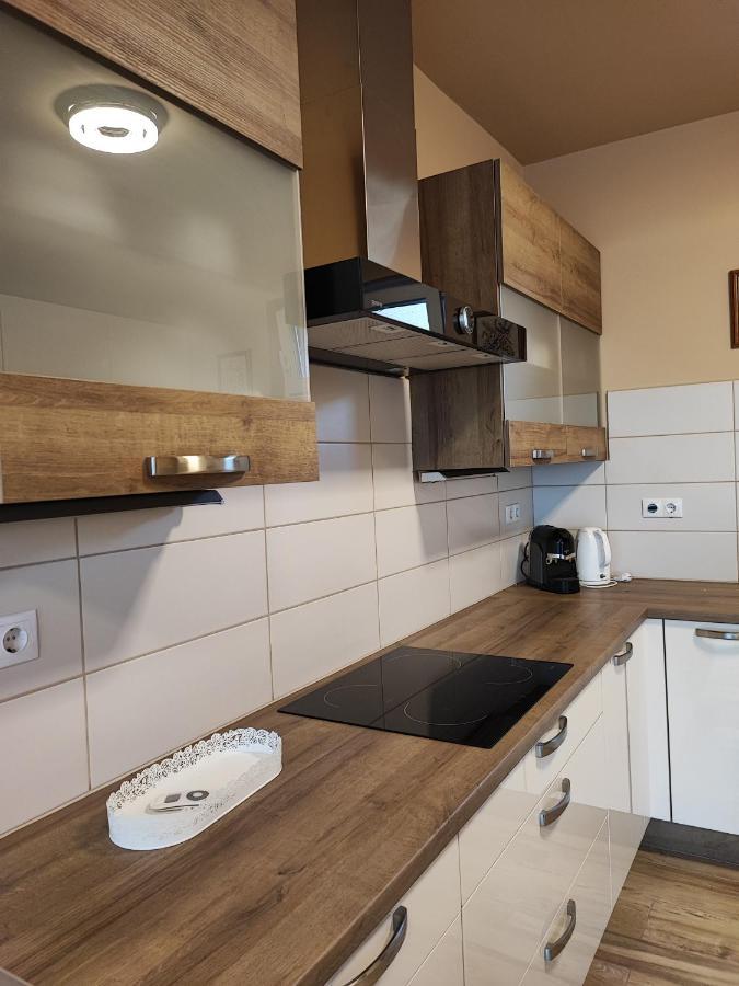 شقة White Column House Diosd المظهر الخارجي الصورة