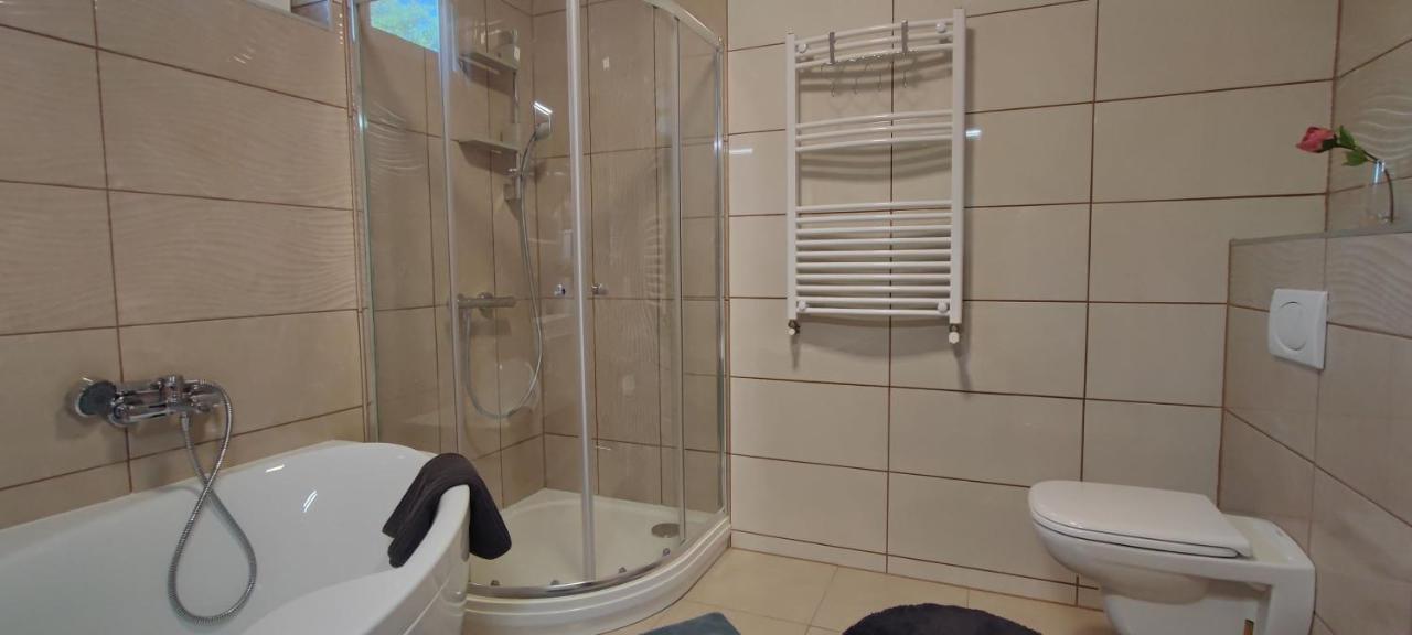 شقة White Column House Diosd المظهر الخارجي الصورة